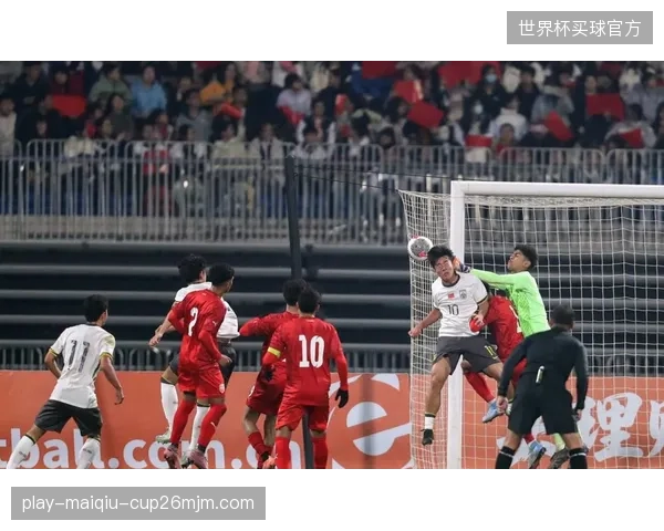 北京国安防守端问题暴露，半程失球数高达23个，导致球队成绩未达预期。